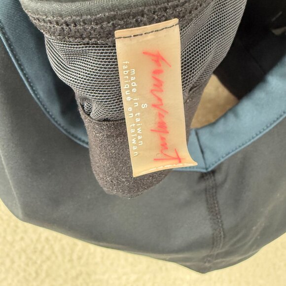 NEW FREE PEOPLE rebel Sport bra in navy/Black Size S - Picture 4 of 7